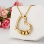 Fashion Personalized Name Heart Necklace Custom Letter Beads Necklace Love Heart Pendant for Women Family Mother's day Gift