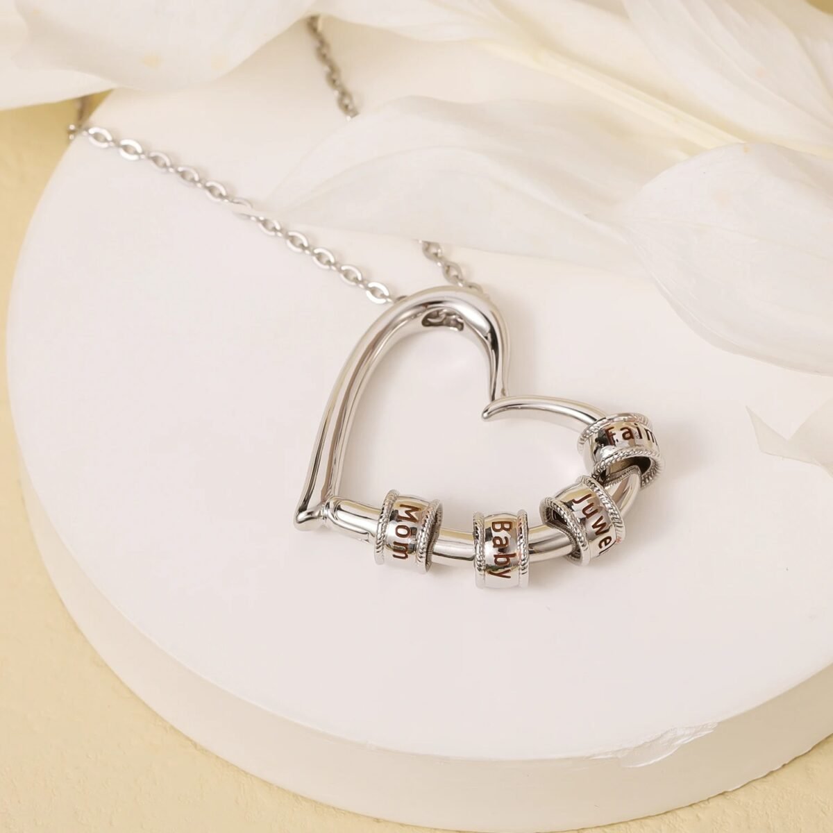 Fashion Personalized Name Heart Necklace Custom Letter Beads Necklace Love Heart Pendant for Women Family Mother's day Gift